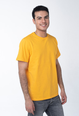 Жёлтая мужская футболка